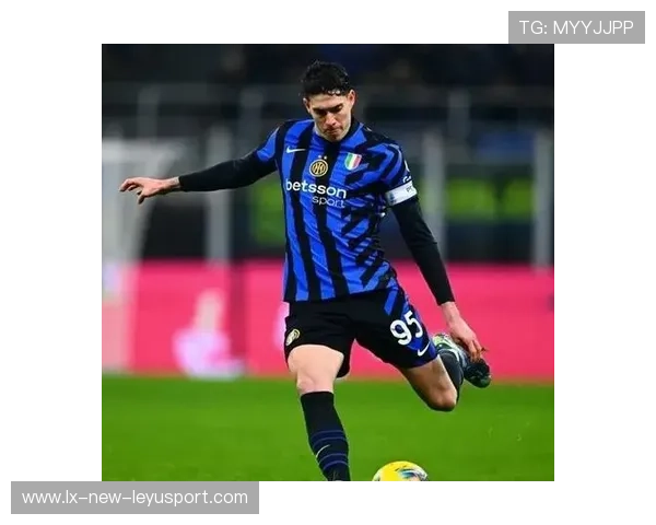 国米巴斯托尼头球破门后防核心再展技巧