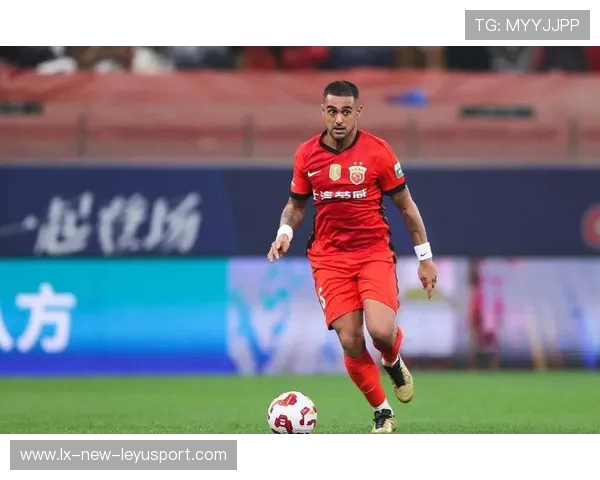 上海海港莱昂纳多中路连续突破：引领未来的足球风暴